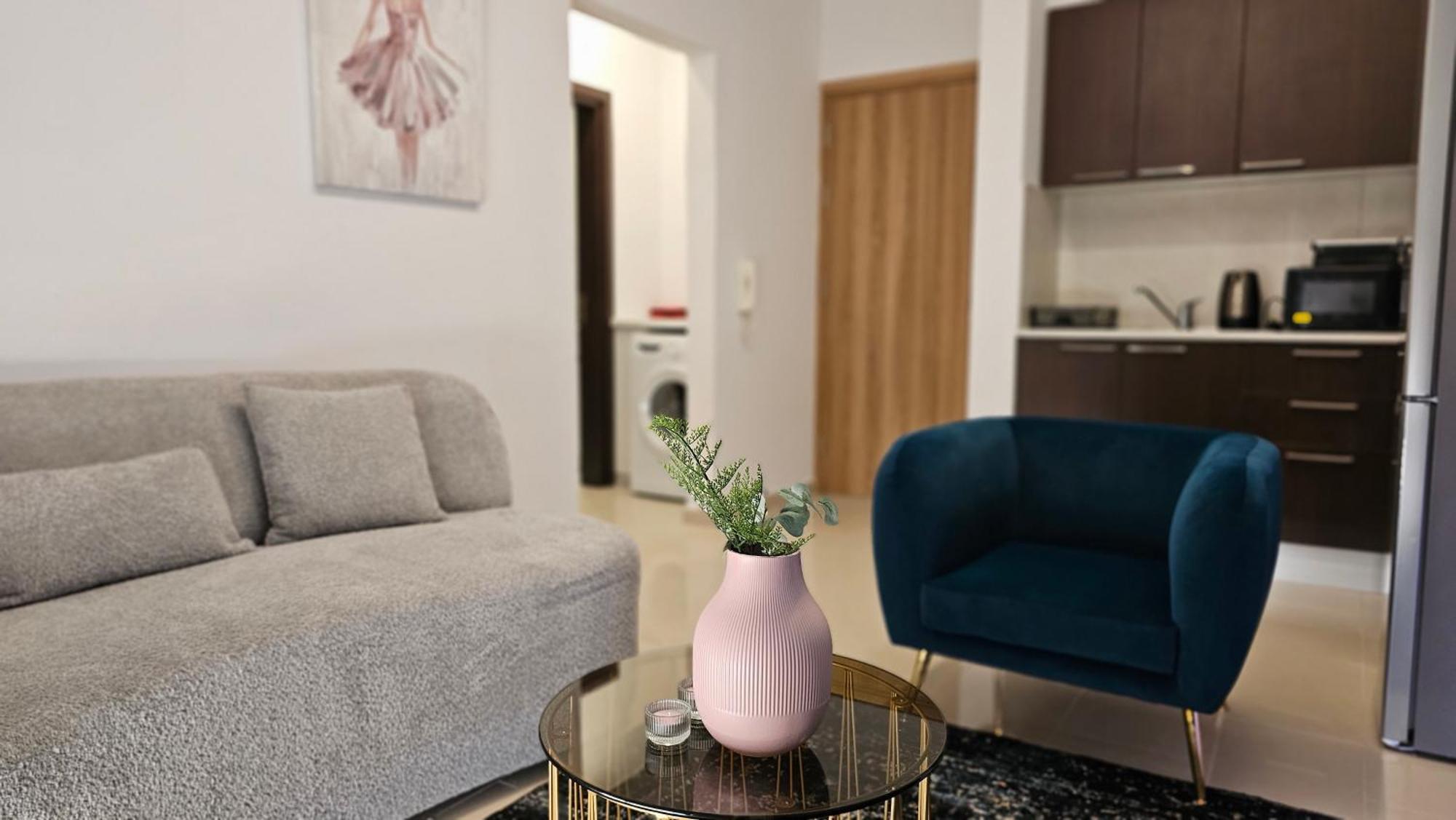 Stay Cosmo City Suites Nikósie Exteriér fotografie